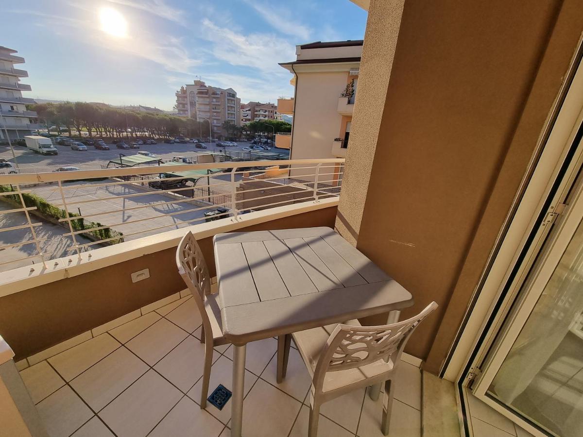 Casamare Alba Adriatica Frontemare Appartement Buitenkant foto