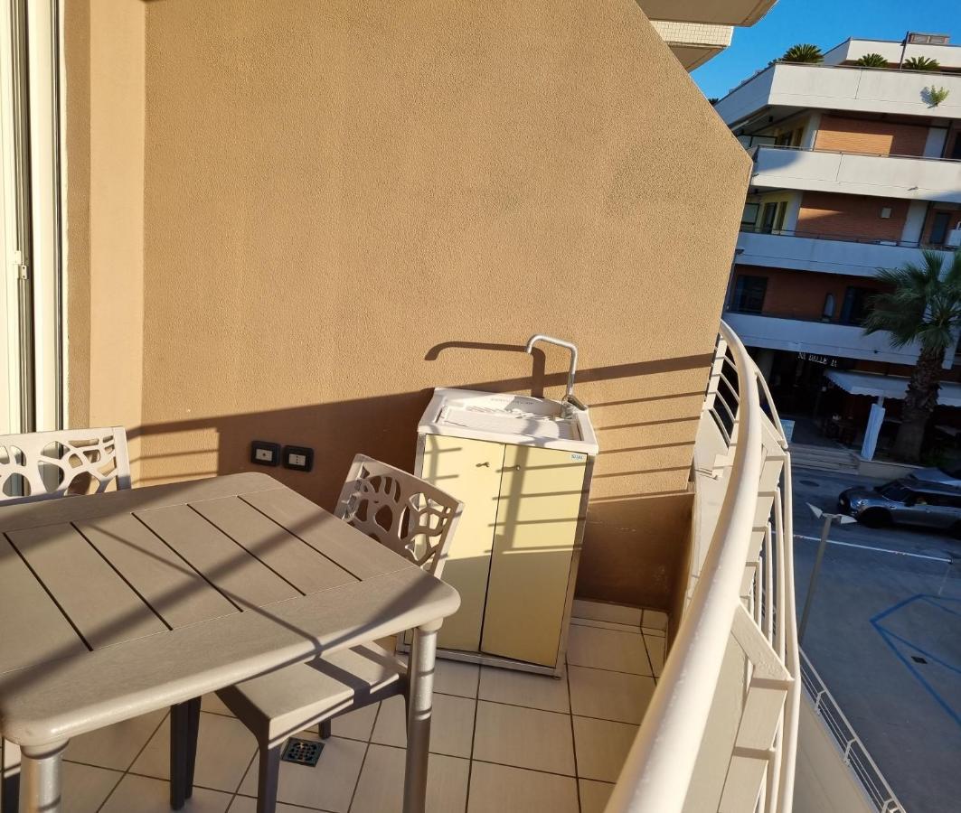 Casamare Alba Adriatica Frontemare Appartement Buitenkant foto